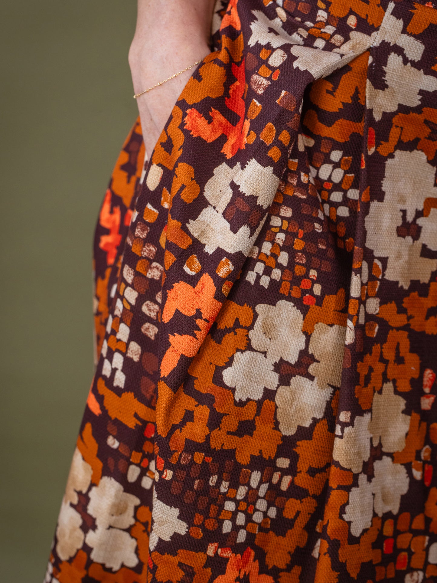 70s macchie arancio. Modello Anna