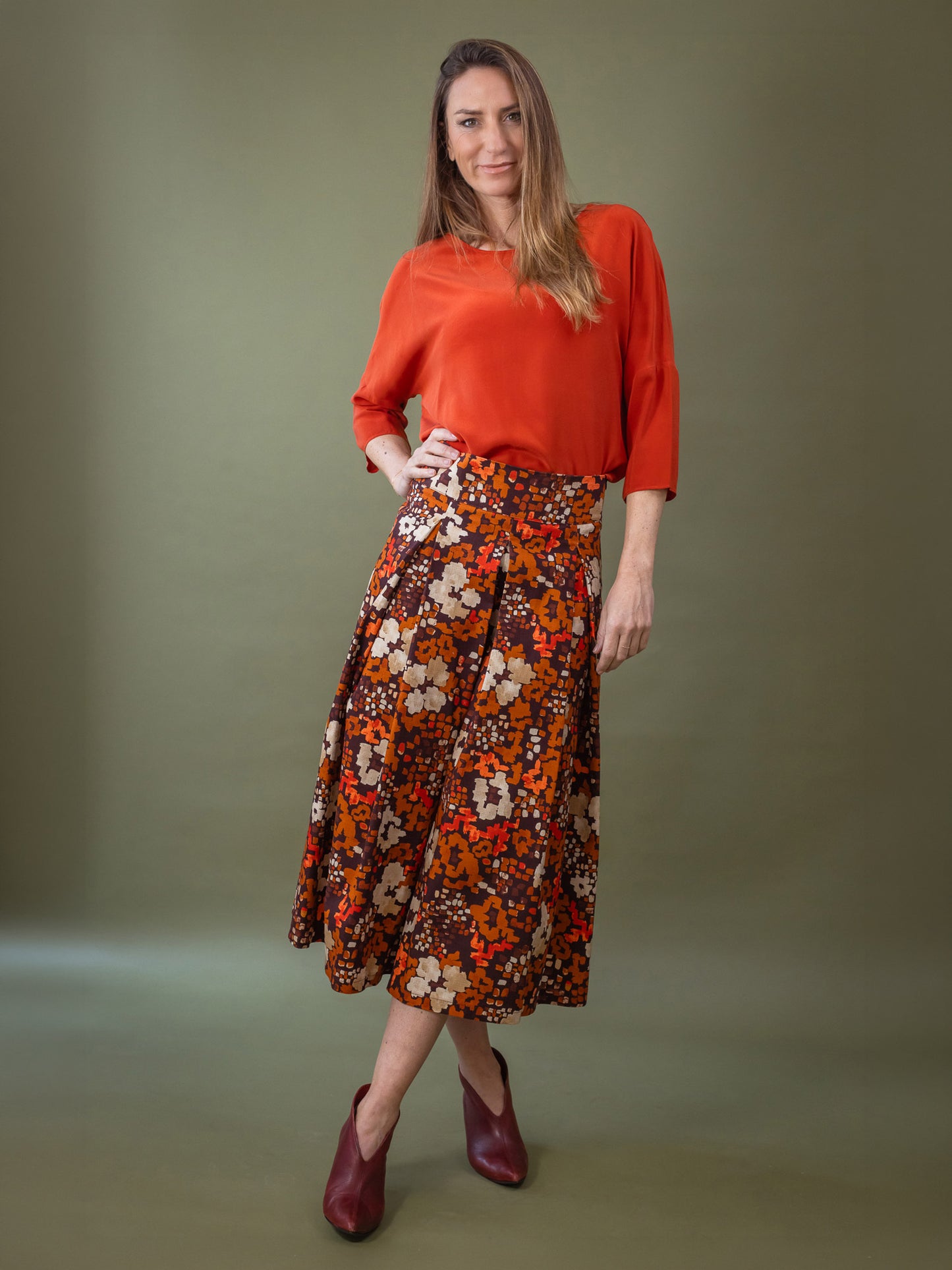 70s macchie arancio. Modello Anna