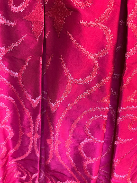 Shantung operato fucsia. Modello Anna