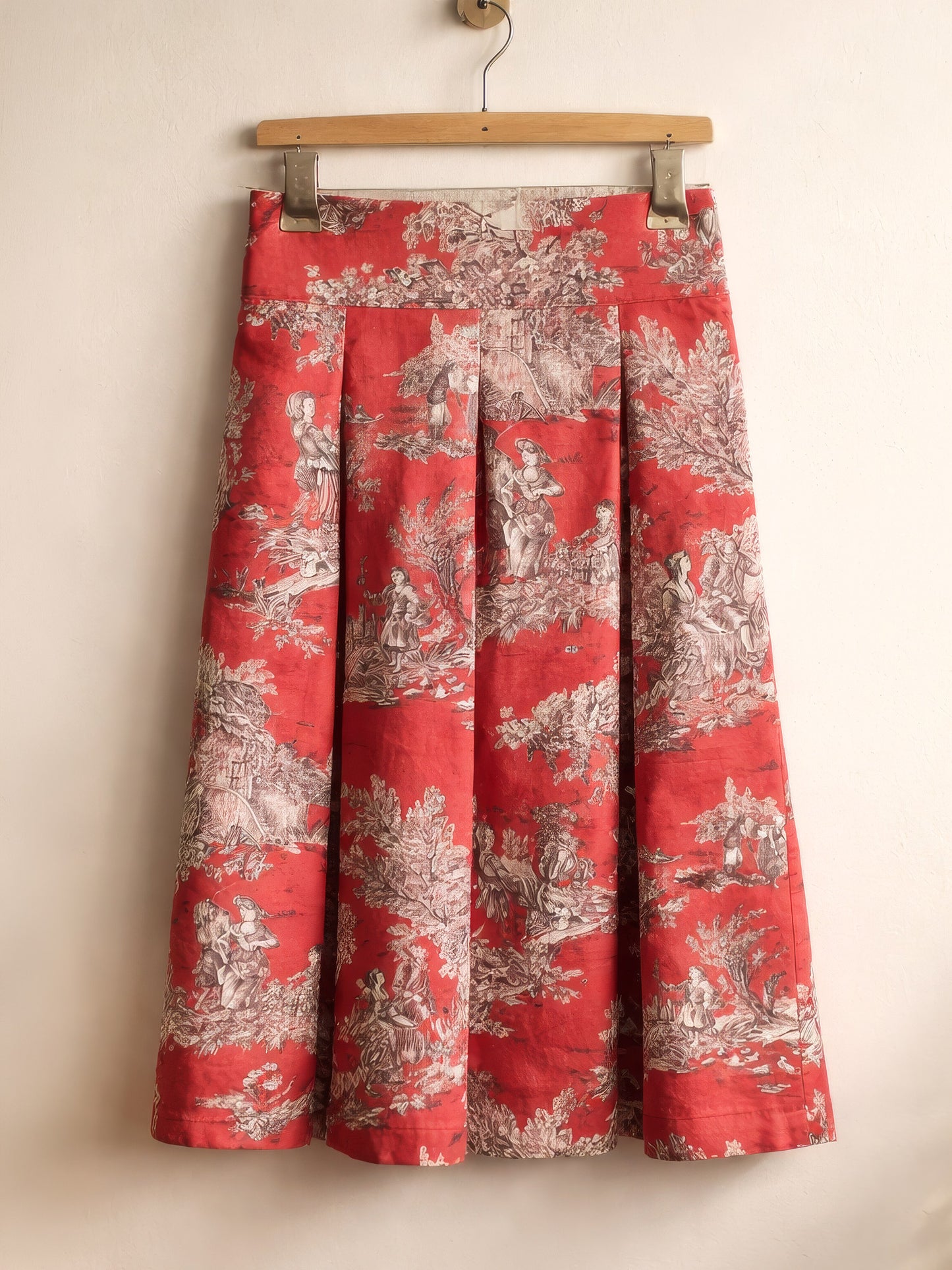 Toile de Joui rossa. Modello Anna